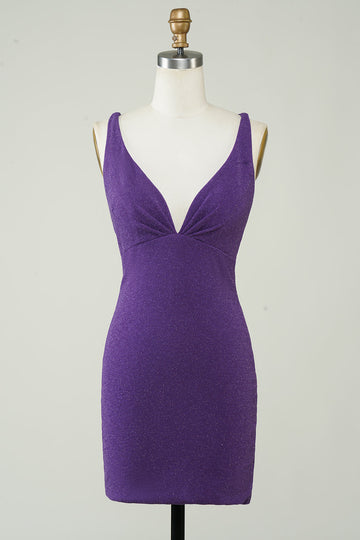 Snygg Djup V-ringad Lila Kort Hemkomstklänning med Criss Cross Back